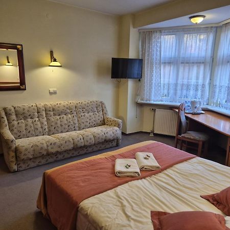 Familijny Osrodek Wypoczynkowo - Rehabilitacyjny Krynica Zdroj Hotel ภายนอก รูปภาพ