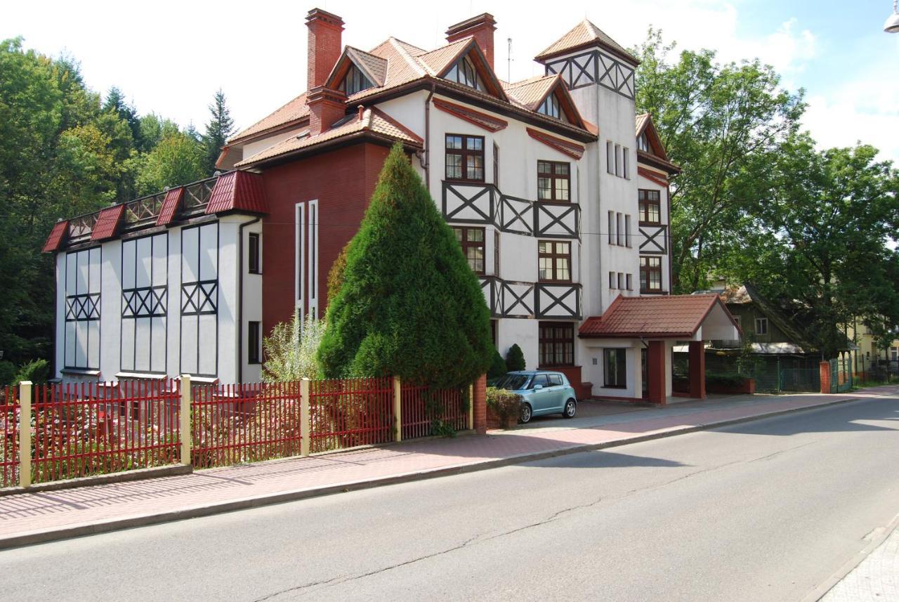 Familijny Osrodek Wypoczynkowo - Rehabilitacyjny Krynica Zdroj Hotel ภายนอก รูปภาพ