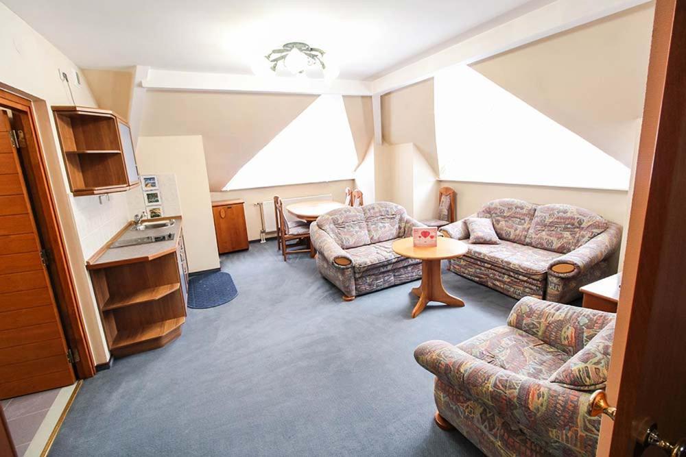 Familijny Osrodek Wypoczynkowo - Rehabilitacyjny Krynica Zdroj Hotel ภายนอก รูปภาพ