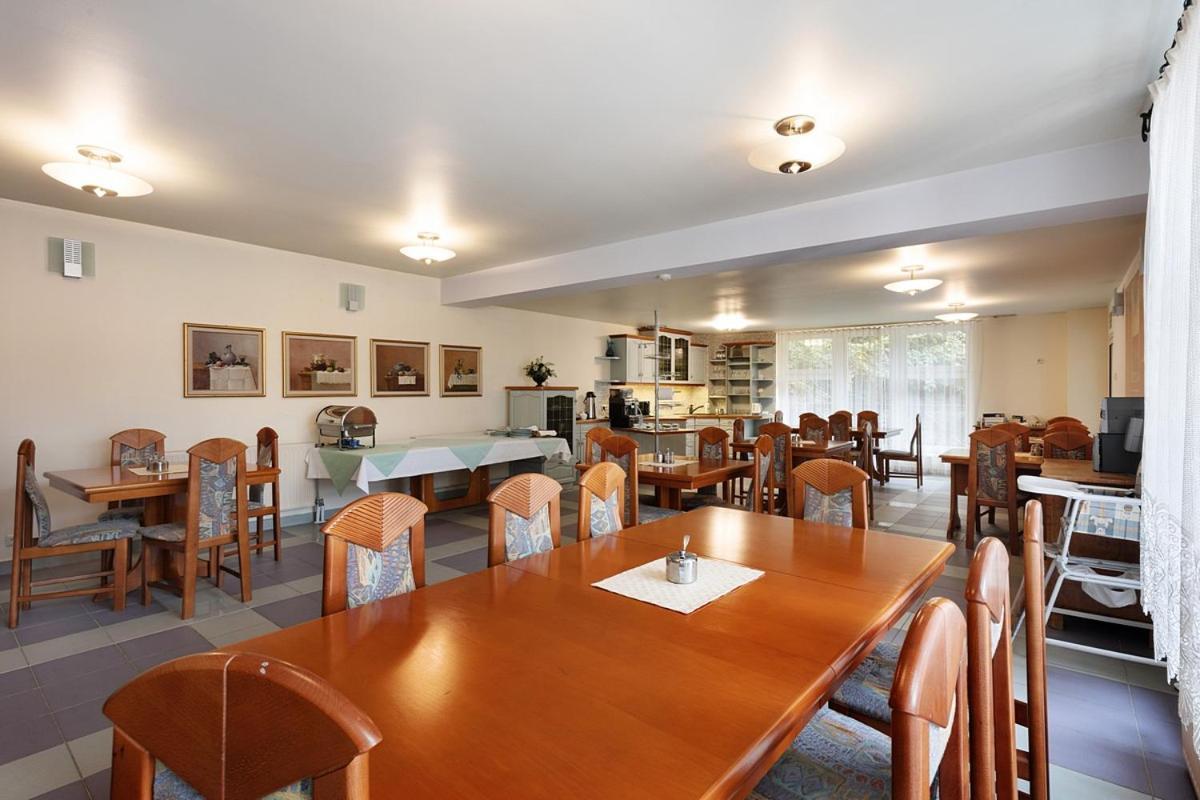 Familijny Osrodek Wypoczynkowo - Rehabilitacyjny Krynica Zdroj Hotel ภายนอก รูปภาพ