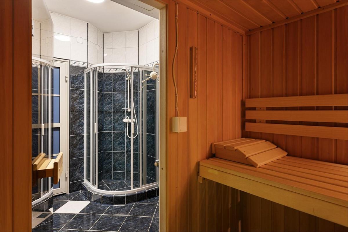 Familijny Osrodek Wypoczynkowo - Rehabilitacyjny Krynica Zdroj Hotel ภายนอก รูปภาพ