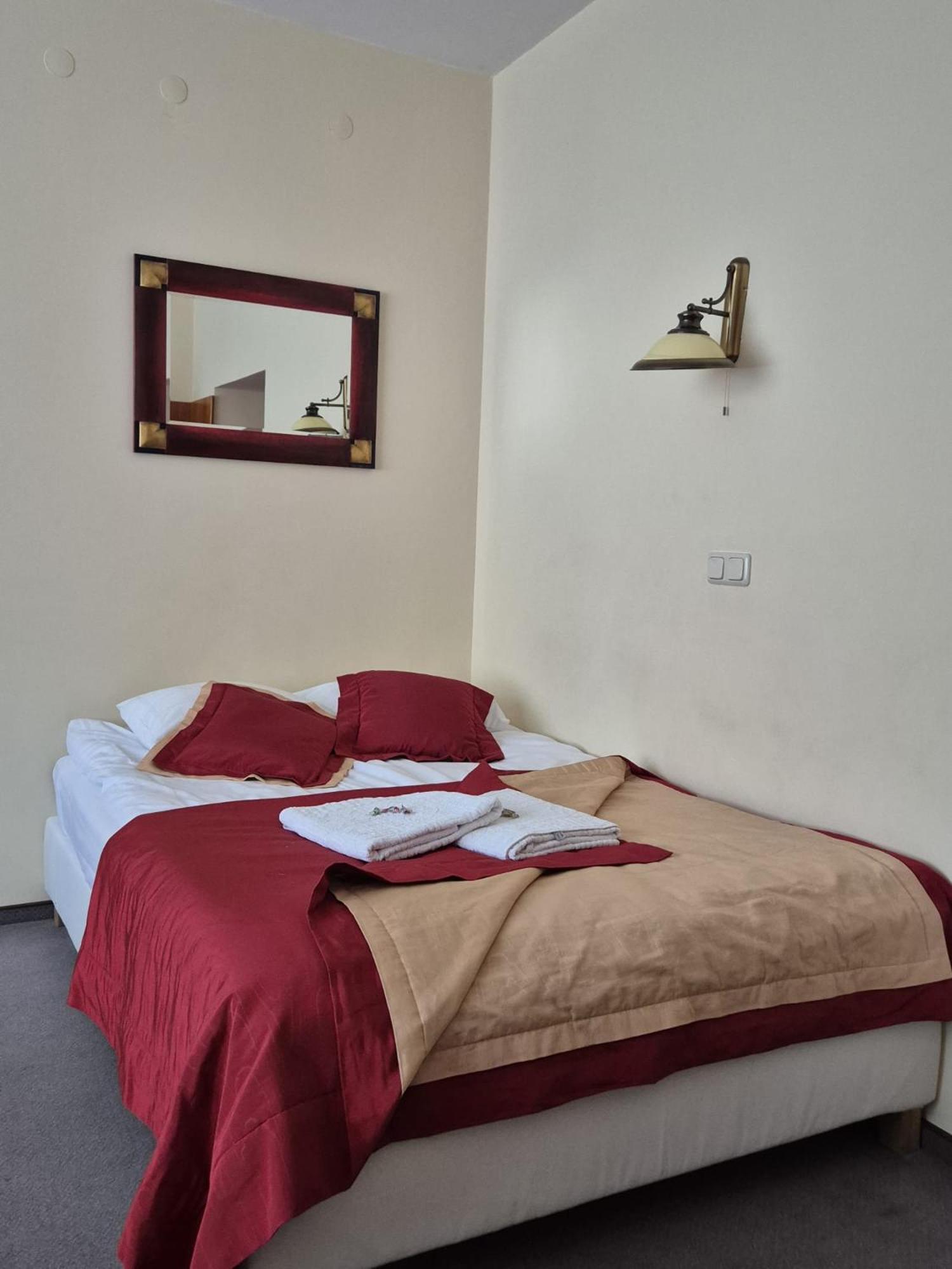 Familijny Osrodek Wypoczynkowo - Rehabilitacyjny Krynica Zdroj Hotel ภายนอก รูปภาพ